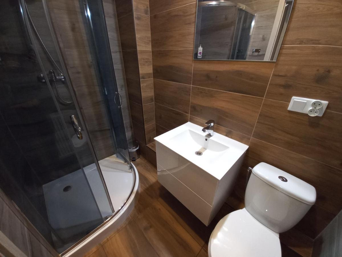 Good Night Noclegi & Strefa Z Sauna I Jacuzzi Ogolnodostepna Lub Na Wylacznosc Czechowice-Dziedzice Kültér fotó