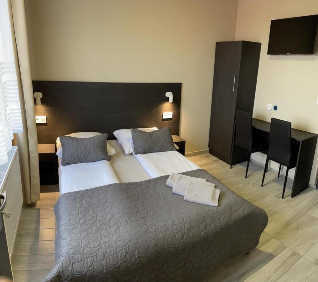 Good Night Noclegi & Strefa Z Sauna I Jacuzzi Ogolnodostepna Lub Na Wylacznosc Czechowice-Dziedzice Kültér fotó