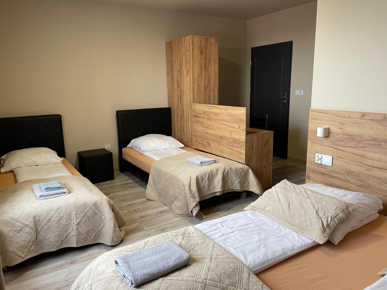 Good Night Noclegi & Strefa Z Sauna I Jacuzzi Ogolnodostepna Lub Na Wylacznosc Czechowice-Dziedzice Kültér fotó